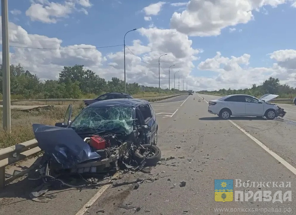 Лобовой таран и ночной перевёртыш: в Волгоградской области в двух авариях погибли двое