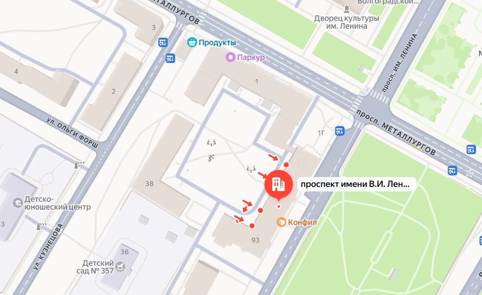 Крошево из стекла и сбитая лавочка: в Волгограде «Субару Леворг» протаранил остановку