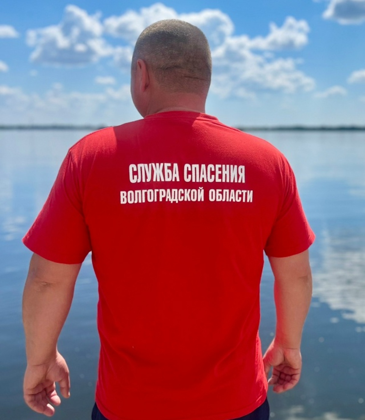 Заплыли в опасное место: в Волжском на козьем пляже вытащили из воды девочек 14 и 16 лет