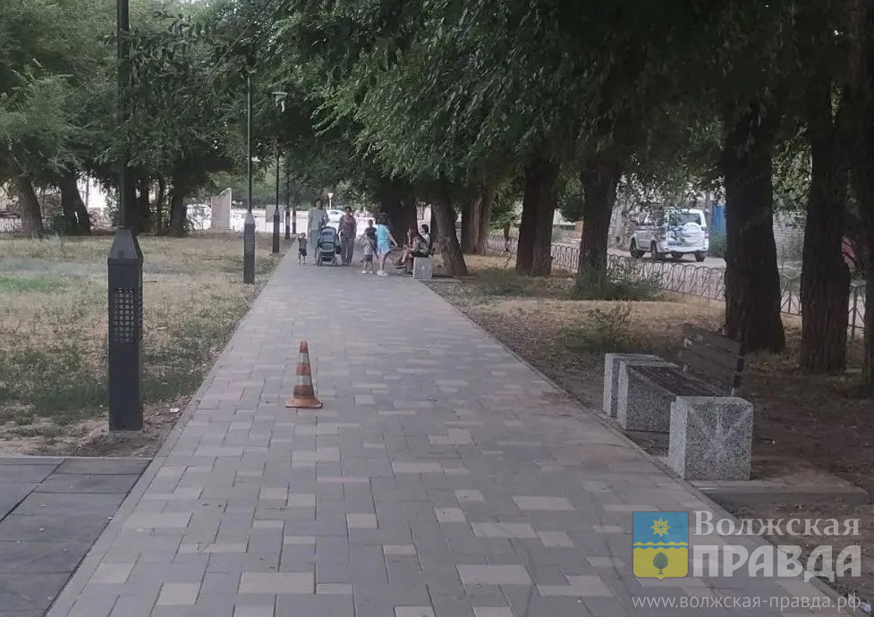 Прямо у детской площадки: под Волжским самокатчица сбила ребёнка и скрылась