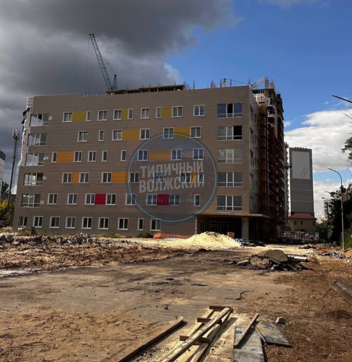 🚧 В Волжском остановили строительство детской поликлиники за миллиард рублей