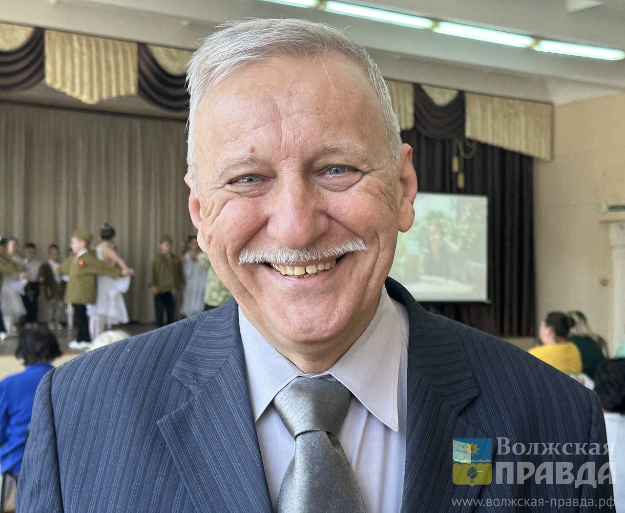 Мира и добра в День города пожелал волжанам  председатель совета ветеранов Владимир Лежнев