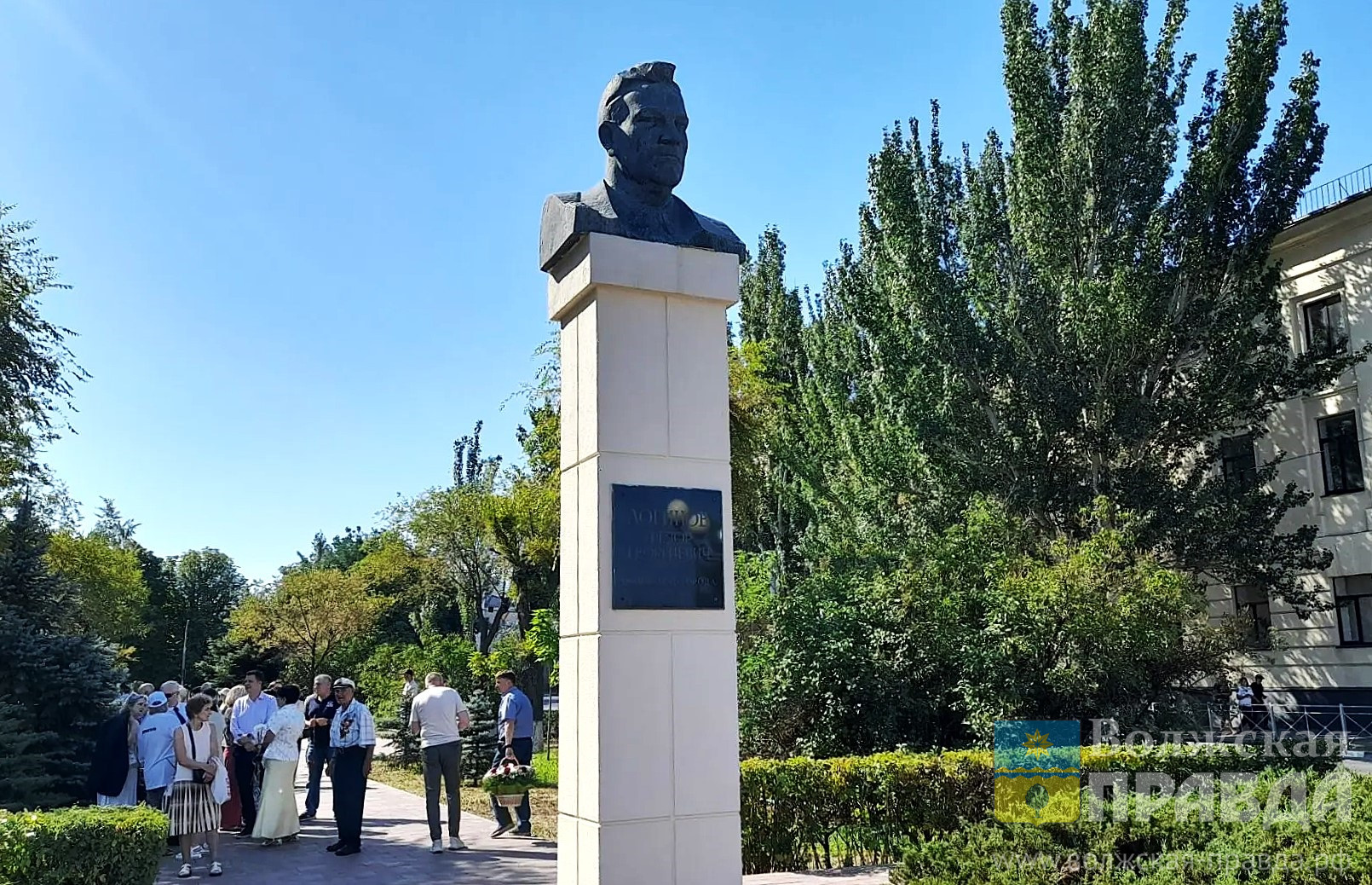 Посвященные 72-летию Волжского мероприятия стартовали у памятника Логинову