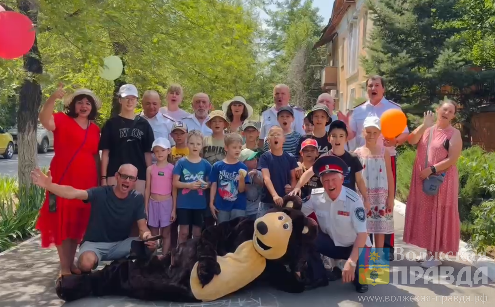 «Согласия в каждом доме»: казаки и казачата станицы Верховской поздравили Волжский