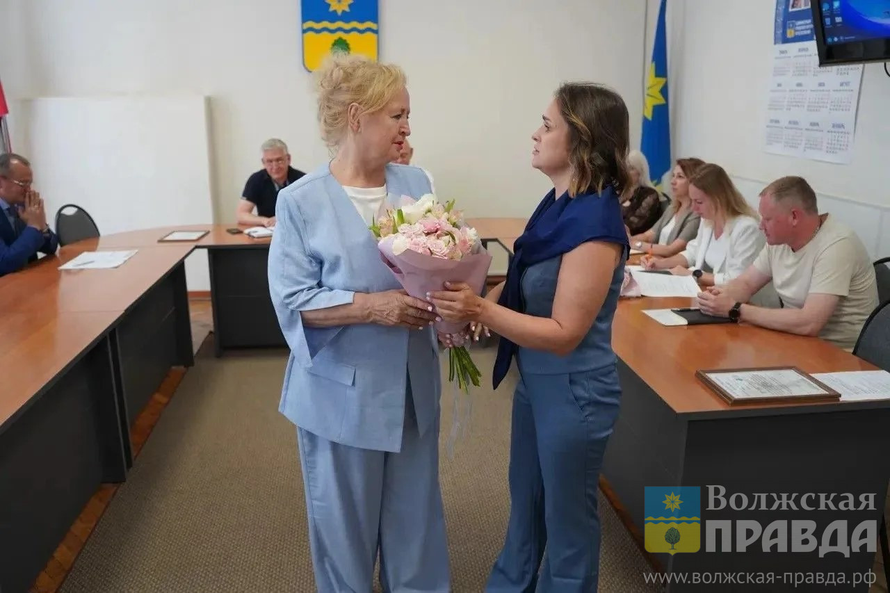 «Спасибо всем, кто был рядом»: в Волжском наградили активистов «Синего платочка Победы»