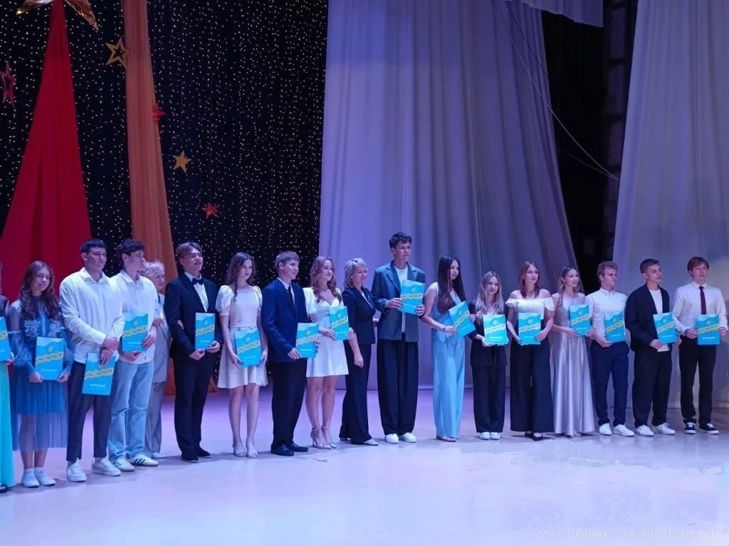 🎉 32 волжских школьника получат по 100 тысяч рублей