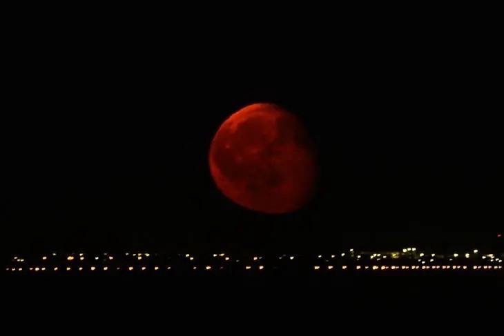 🌕 Вчера над Волгоградом взошла необычная Луна