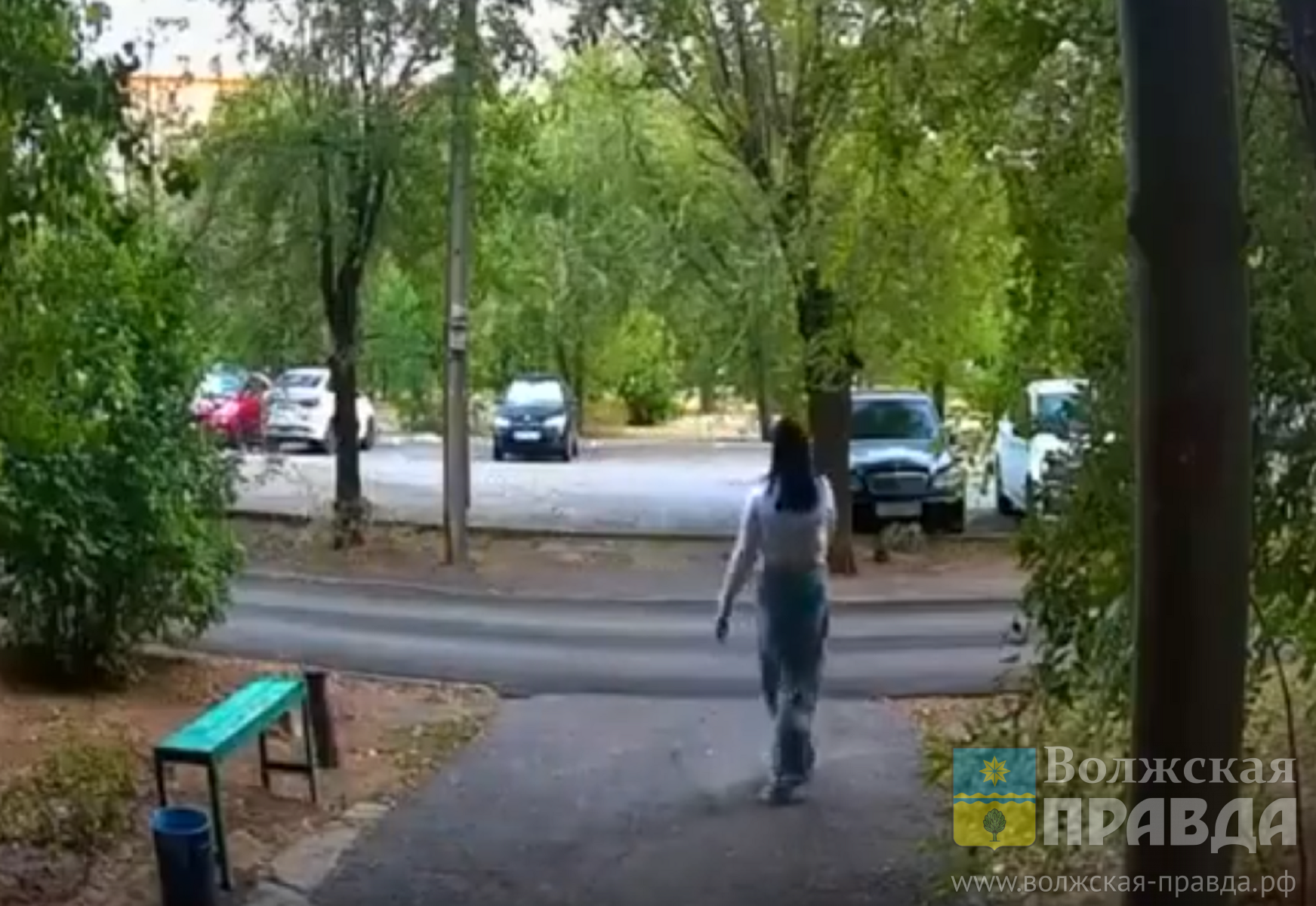 «Буду внимательней»: 14-летняя самокатчица, сбившая волжанку с коляской, отделалась беседой