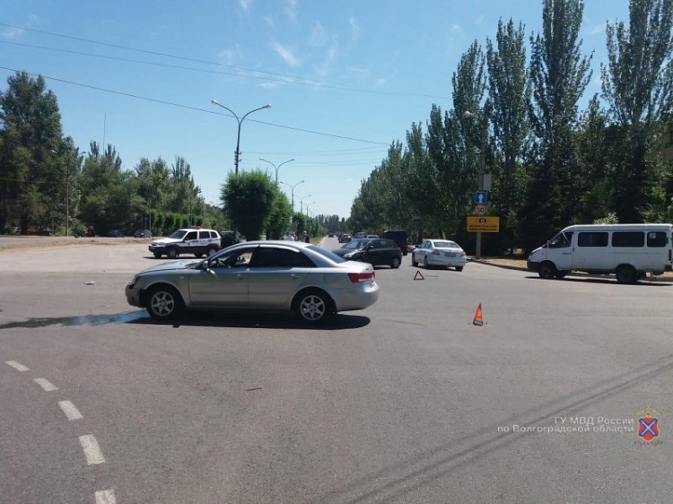 В Волжском выделили самые загруженные перекрестки города — места, где движение особенно напряжённое и где водителям приходится быть максимал…