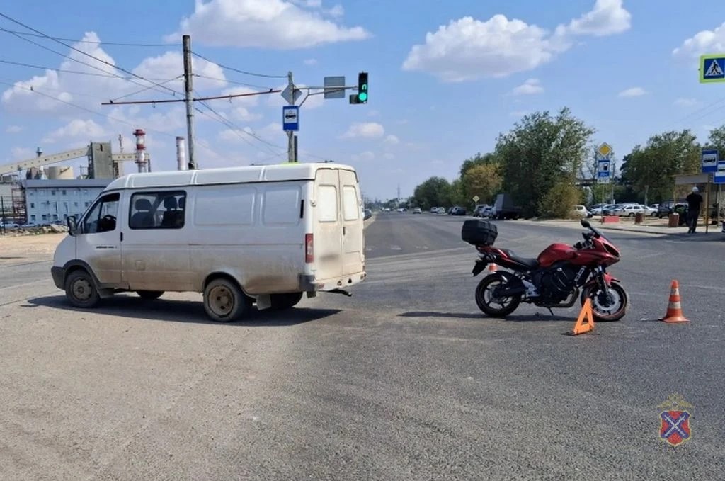 «Газель» не уступила «Ямахе»: в Волжском мотоциклиста увезли в больницу