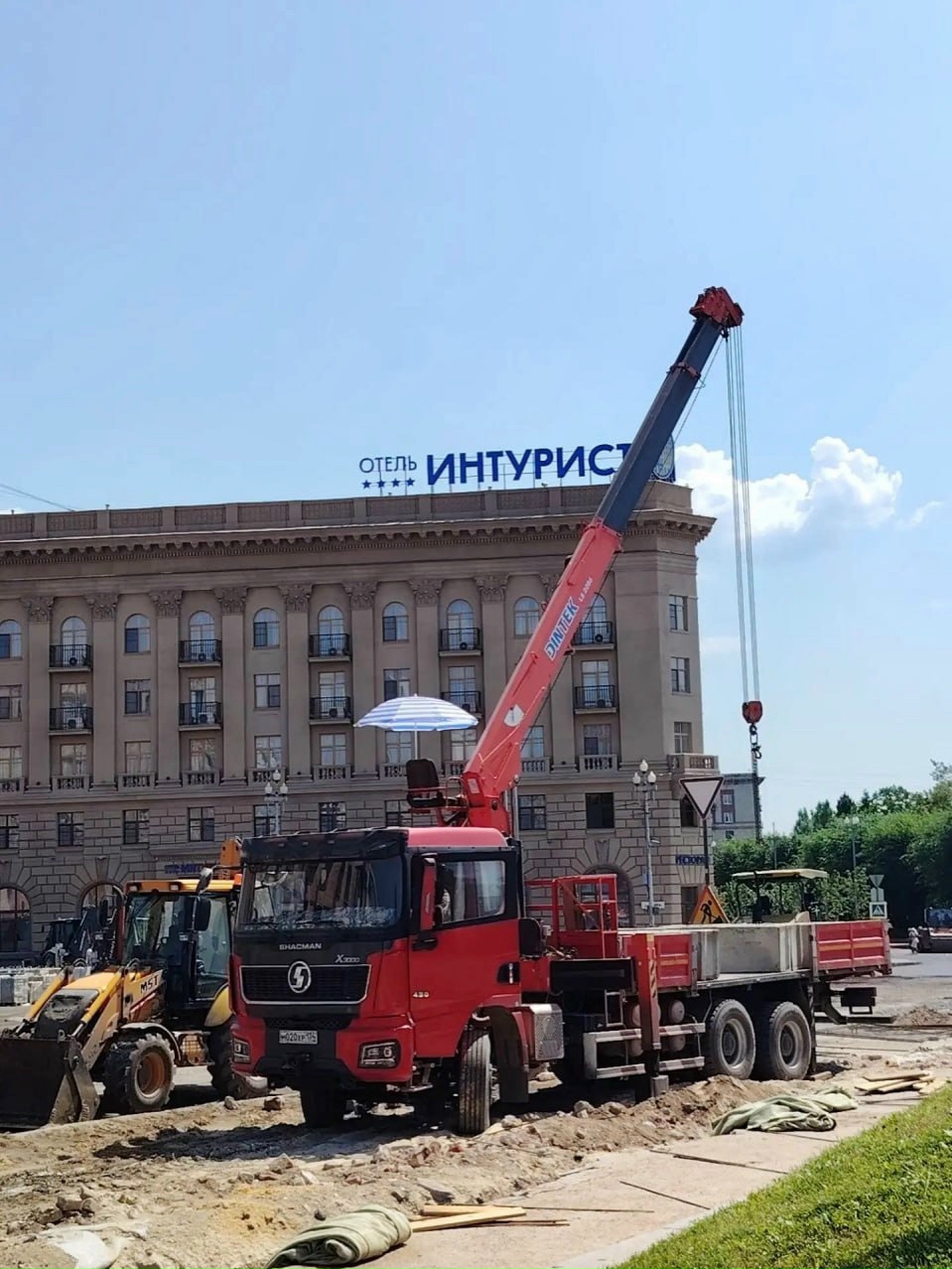 Да что вы знаете о безопасности в такую сильную жару, если у вас нет такого зонта? ⛱😎⛱