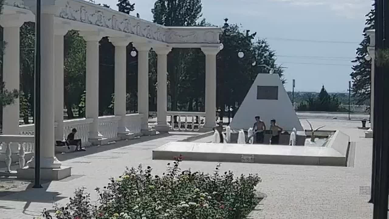 ❗️Подростки сломали скульптуру чайки на фонтане у мемориала первостроителям
