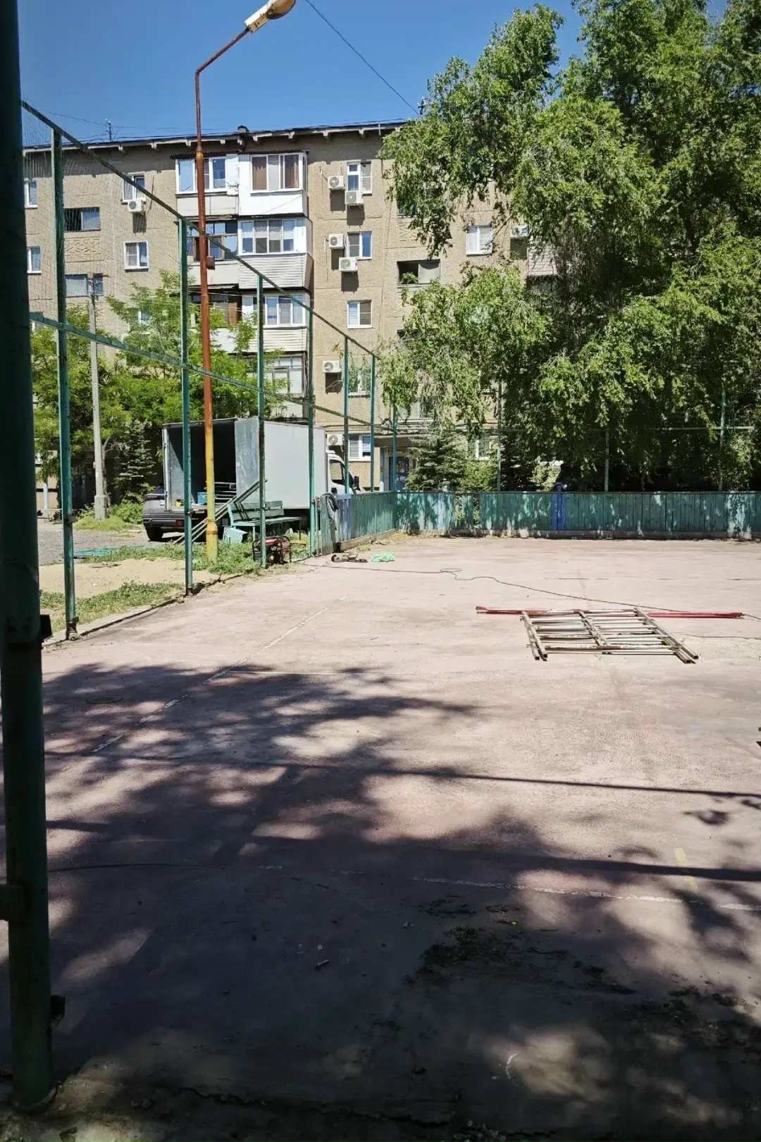 8 июня во всех группах Волжского появилась публикация на тему того, что на улице Мира, 15 проводится демонтаж спортивной детской площадки. О…