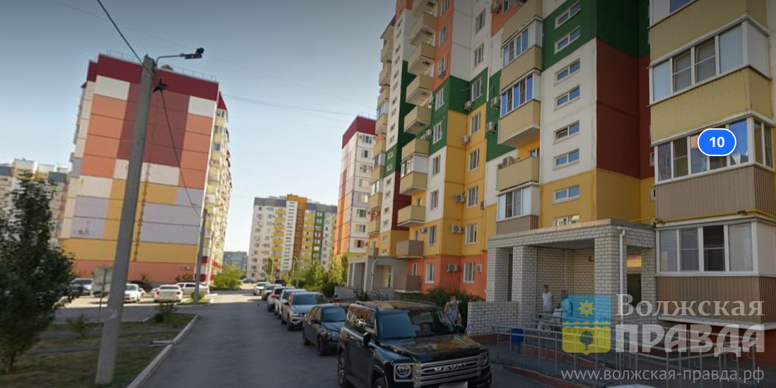 В 28 микрорайоне: 25-летний волжанин на «Датсуне» сбил во дворе 6-летнюю девочку