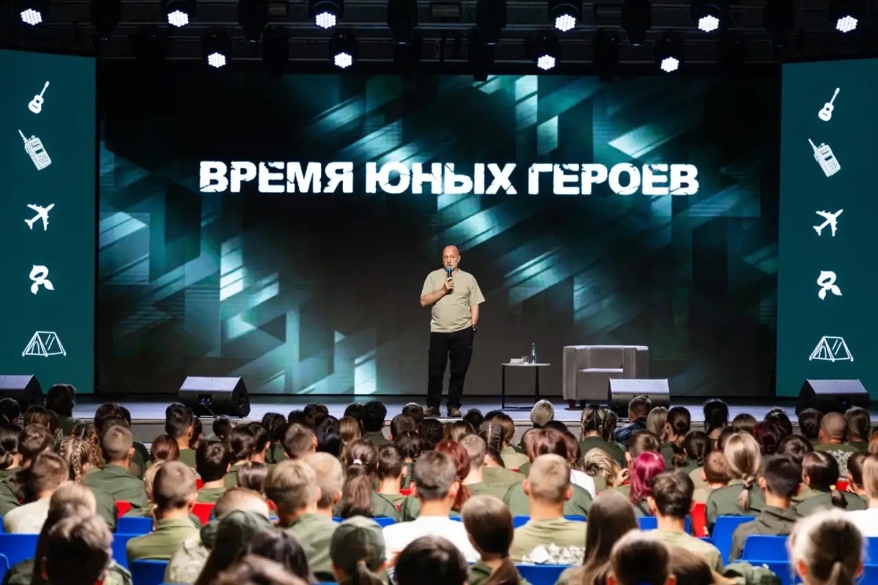 ⚡️Писатель Захар Прилепин приехал в «Авангард»