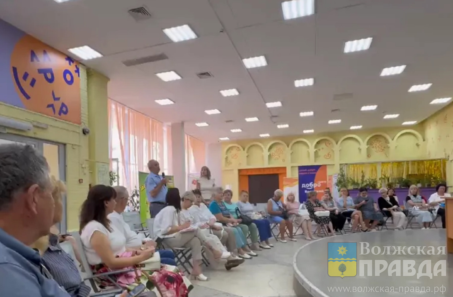 Главная тема – мусор: в Волжском прошла встреча жителей с представителями власти по вопросам ЖКХ