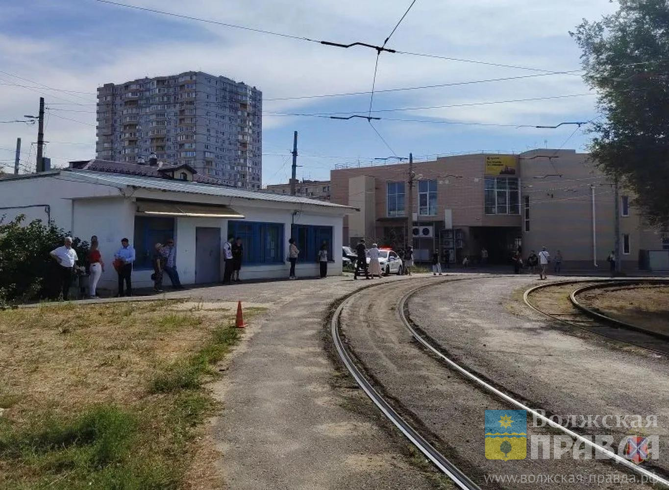 Один сбил, второй уронил: в Волгоградской области трамвай и автобус покалечили людей