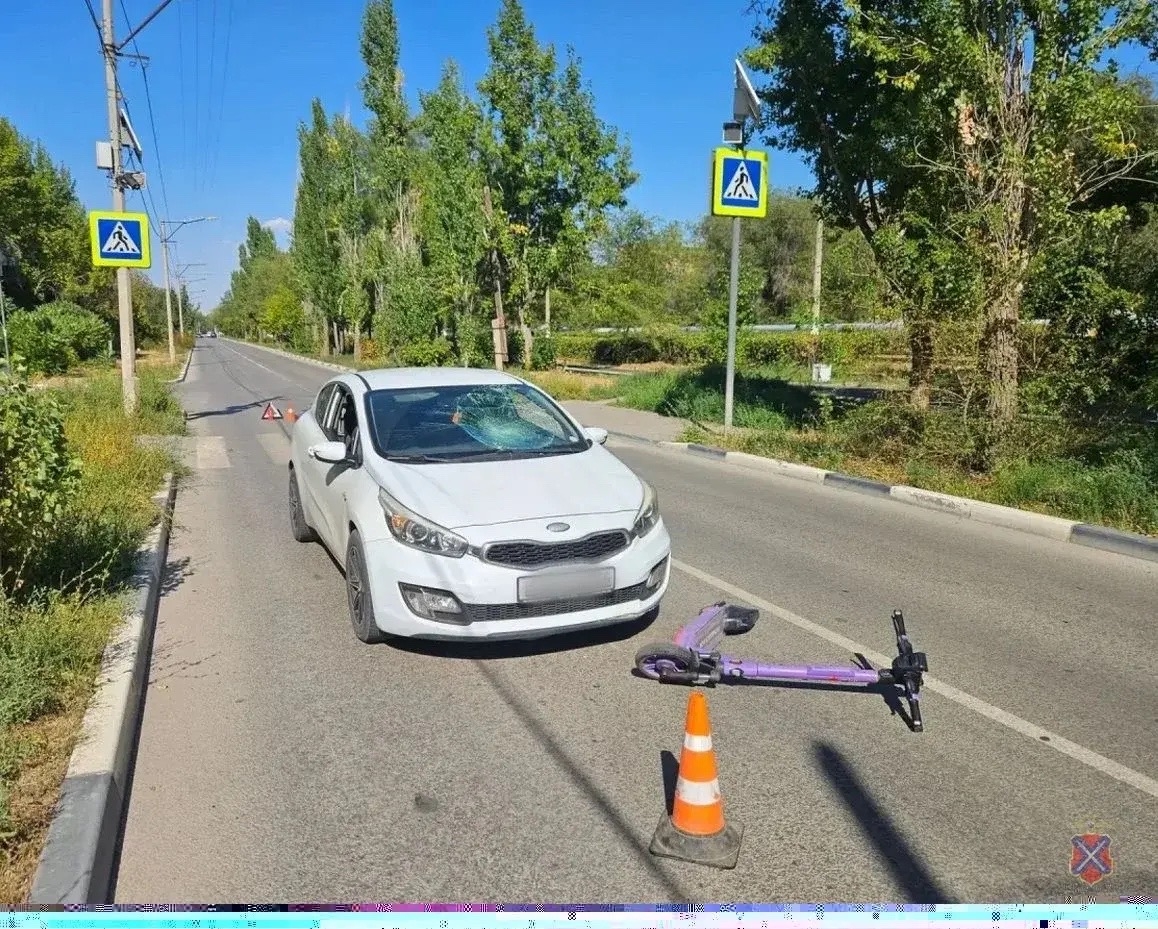 ❗️В Волжском легковушка сбила подростка на электросамокате