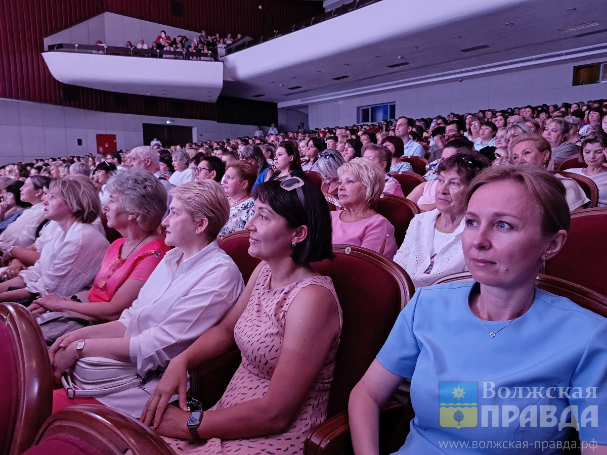 Августовская конференция объединила элиту педагогического сообщества Волжского