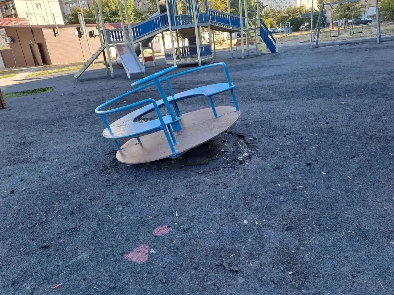😡 Подростки-вандалы атаковали детскую площадку в 23 микрорайоне