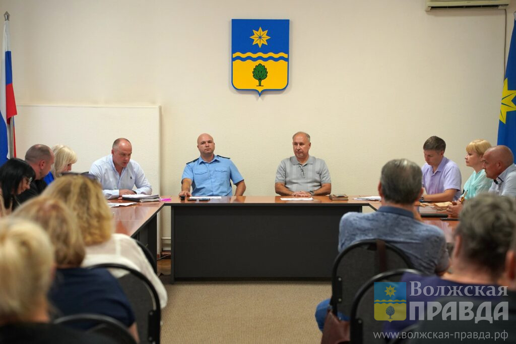 В Волжском обсудили подготовку жилья и соцобъектов к зиме