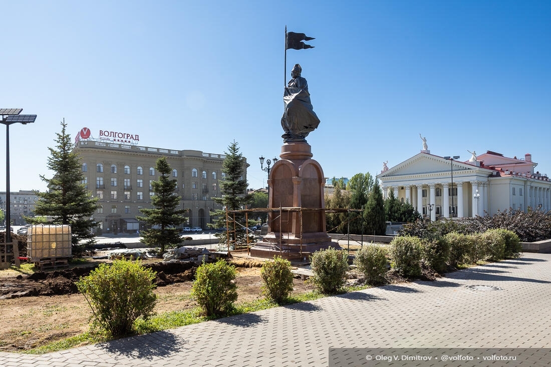 В центре Волгограда, на площади Павших Борцов, установили памятник Александру Невскому! 👏🏻🤩