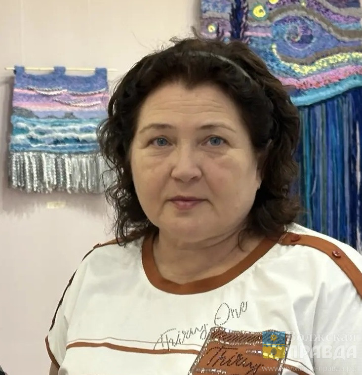 «Сны из шерсти и шёлка»: в картинной галерее можно увидеть перламутровый батик и пушистый гобелен