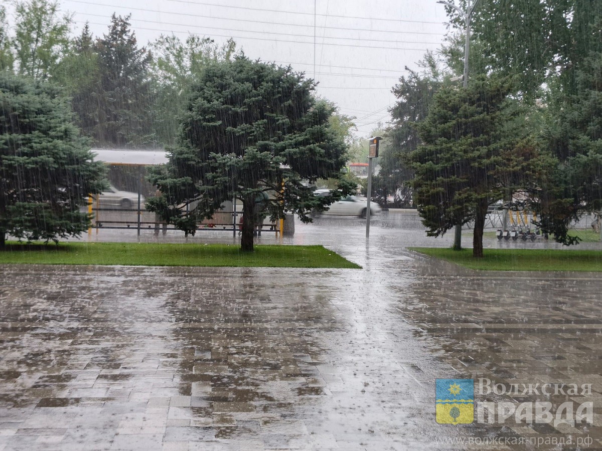 Ливни, гроза и сильный ветер: в Волгоградской области объявлено штормовое предупреждение