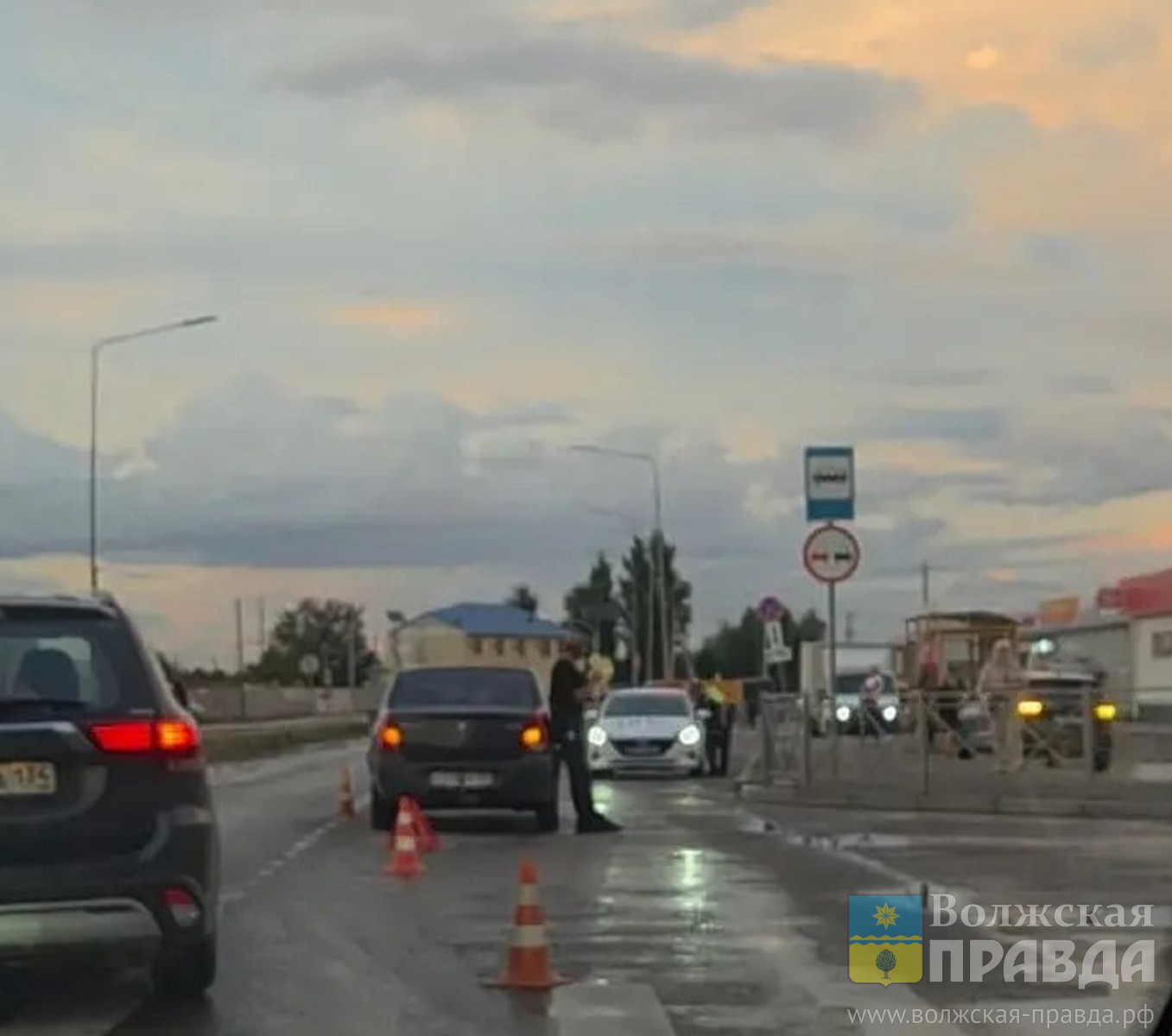 У «Магнита»: в Волжском «Рено Логан» снёс 51-летнего мужчину