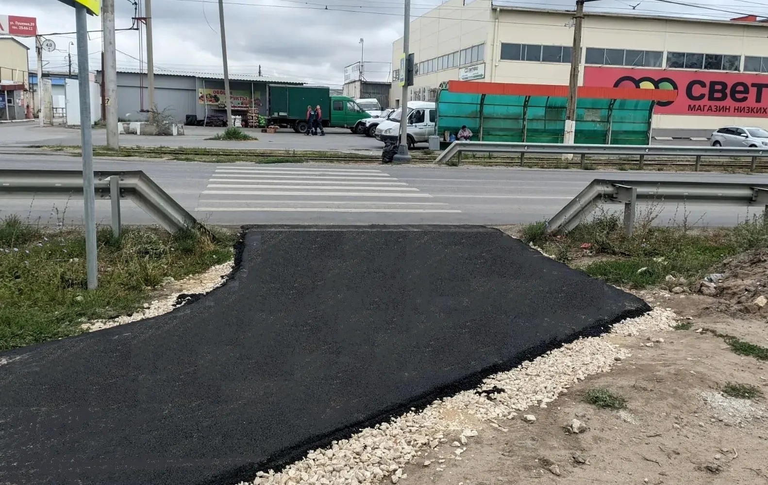 2,5 км асфальта и полмиллиона кв. м. тротуаров: на ул. Пушкина в Волжском завершается ремонт по нацпроекту