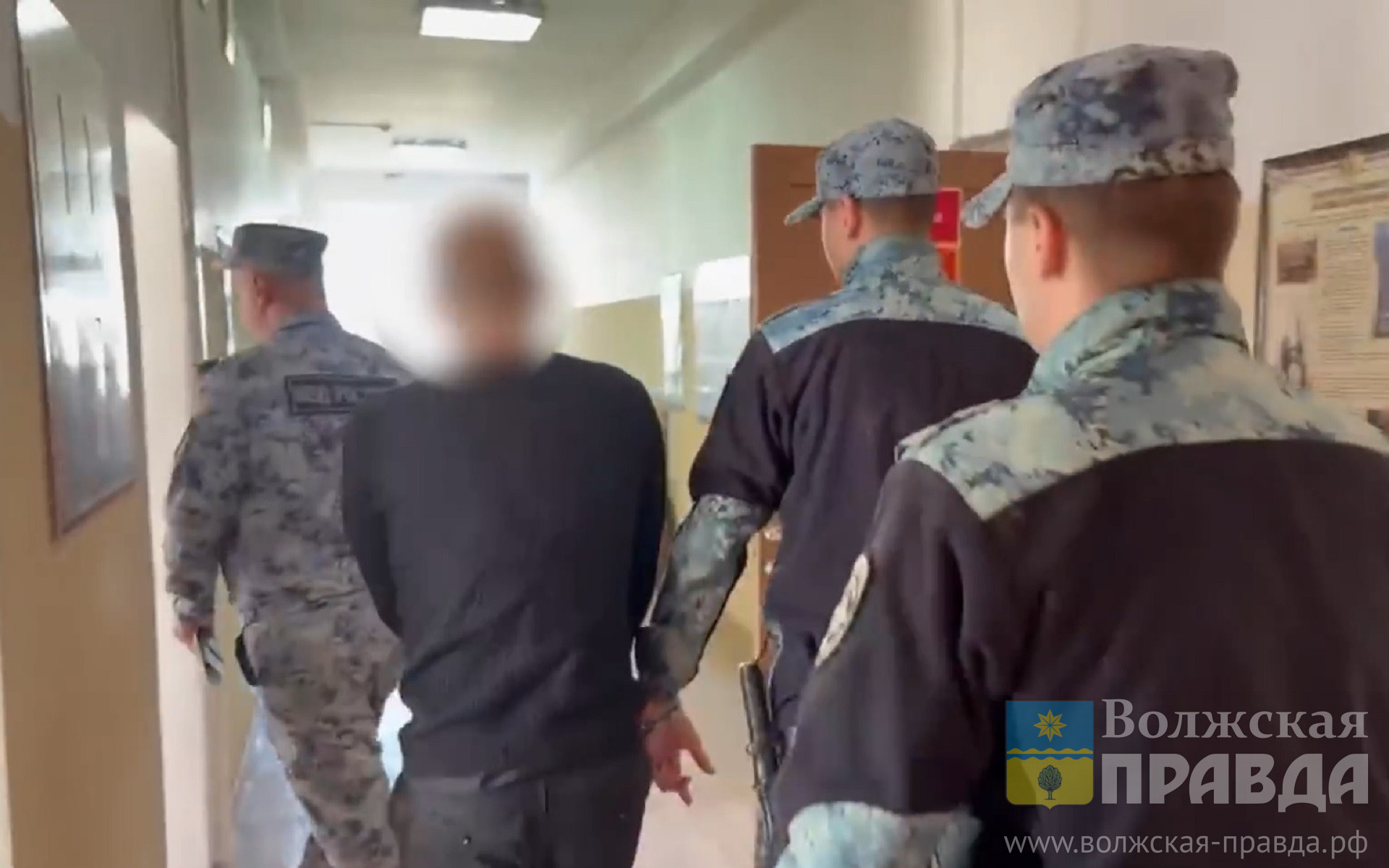 «Схватился за живот, вскинул руки и замер»: в Волгограде скрутили негодяя, убившего отца 5-х детей
