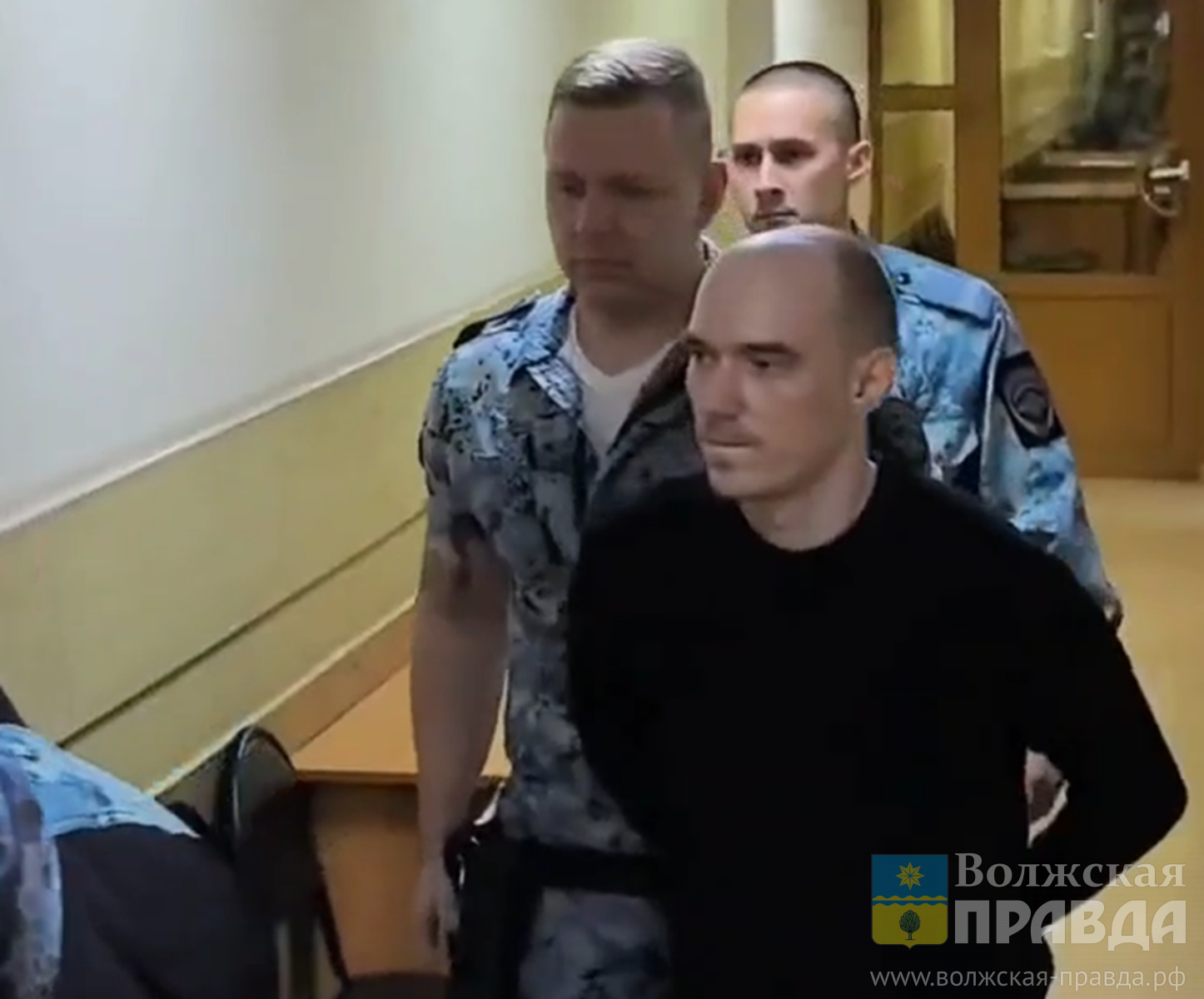 7 выстрелов, 5 ран: волгоградец, по пьяни расстрелявший отца 5-х детей, взят под стражу