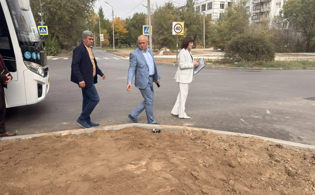 Глава Волжского проверил 3-й округ — нашли проблемы с тротуарами и мусором