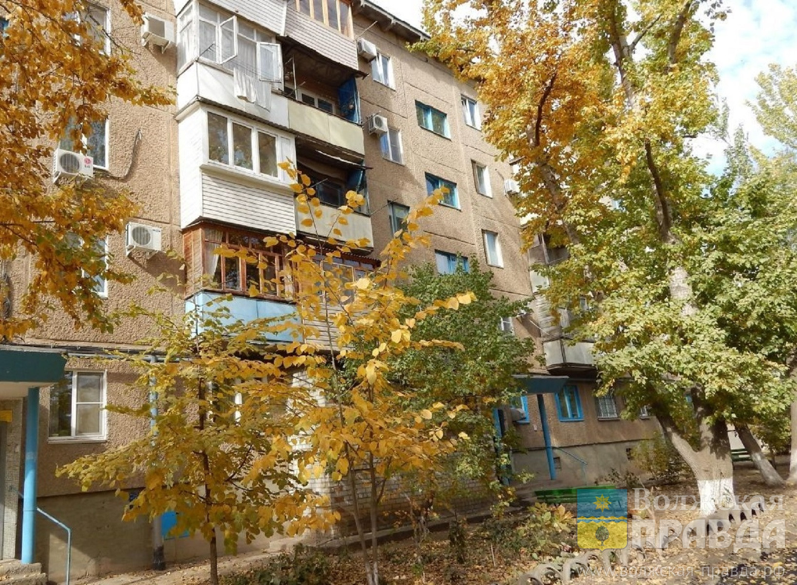 В Волжском «УК МЖК» заплатит 60 000 за ненадлежащие фасад, кровлю, лестницы и подвал  