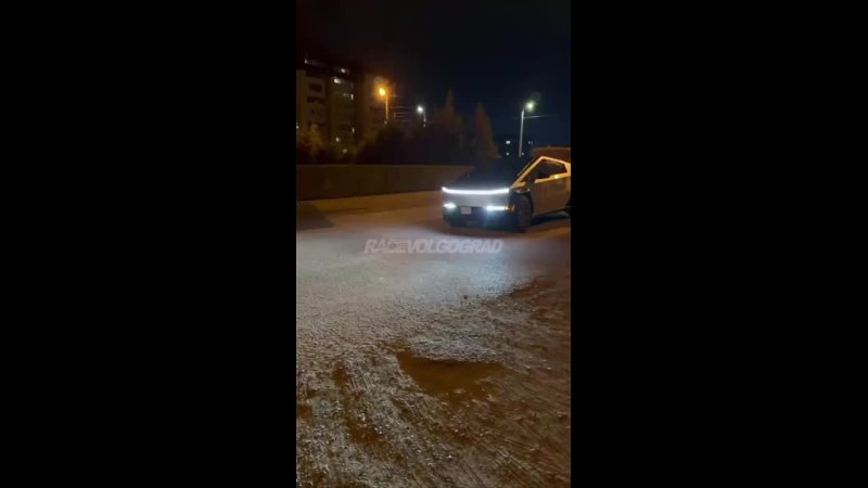 Ничего особенного, просто в Городищенском районе сено развозят на Tesla Cybertruck! 😳😄