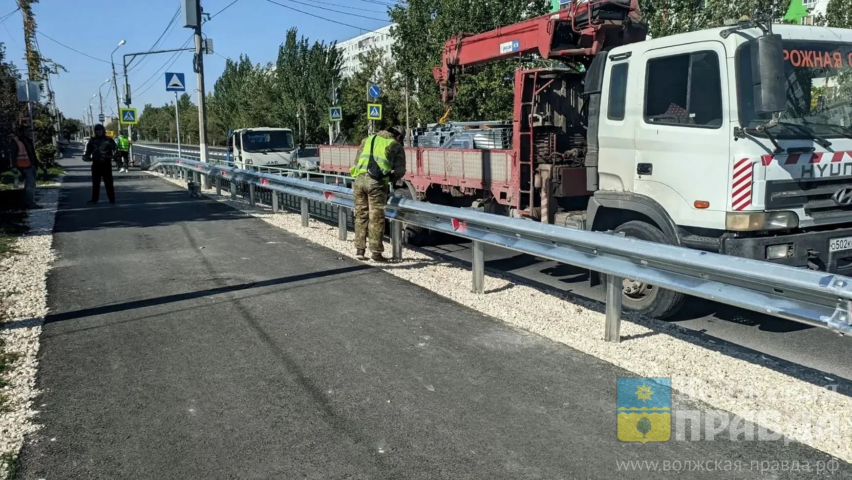 1200 метров: в Волжском финишируют дорожные работы на одноимённой улице