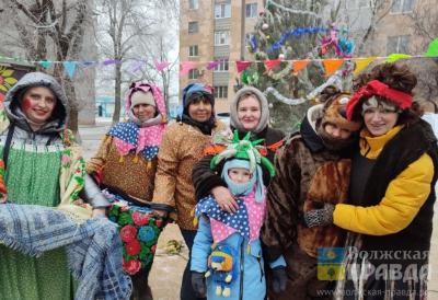 Хоббихорсинг, Бабушка Яга и хоровод с Пищалочкой: 8-й округ Волжского отпраздновал «Ёлку в русском стиле»