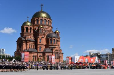 В Волгограде на главной площади состоялся Парад Победы