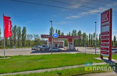 В Волжском в лукойловской заправки сбили мотоциклистку