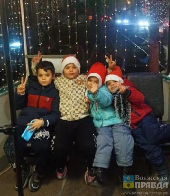 Не надо наказывать, надо любить: волжанка помогает цыганским детям