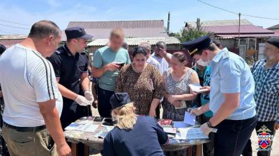 В Волгограде полиция с ОМОНом провела массовый рейд в цыганском поселке