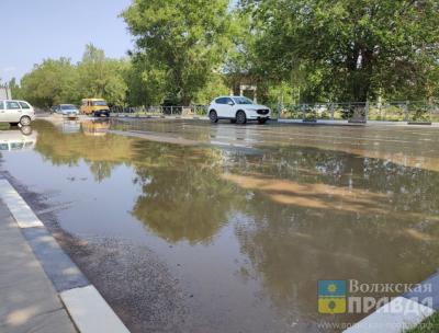 По 100 кг дряни из каждого колодца: в Волжском засорился коллектор, обслуживающий 7-й микрорайон