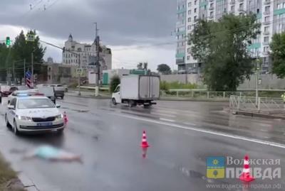 В Волгограде 18-летний лихач на «семёрке» насмерть сбил у «Перекрёстка» пенсионерку