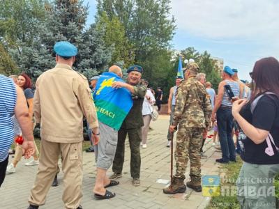 В берцах, на каблуках и в коляске: волжане дружно отметили День ВДВ