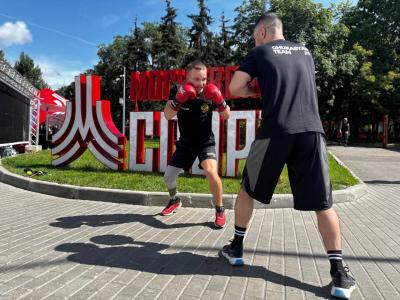 АНО «СВОй спорт» устроило боксерский мастер-класс на «Москвич» в честь Дня физкультурника