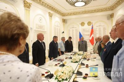 Почётные жители Волгоградской области обсудили вопросы сохранения исторической правды с губернатором Андреем Бочаровым