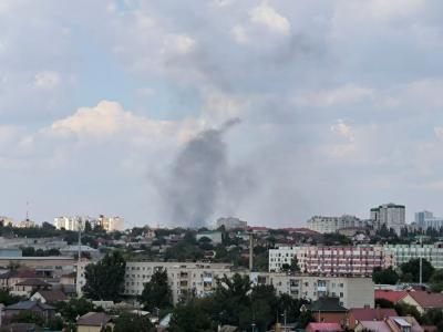 Камыши и гараж полыхают в Волгограде