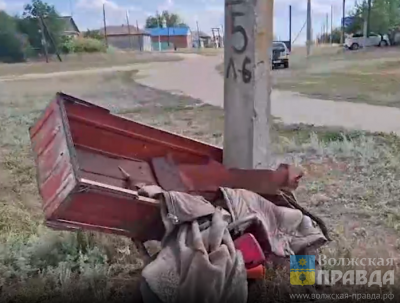 Ребёнок в люльке погиб: под Волгоградом бесправный пьяный мотоциклист врезался в опору ЛЭП