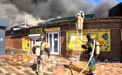 Пожар в Волгограде на рынке «Национальный» локализован