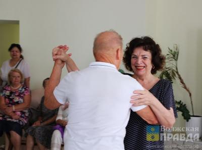 От вальса до кадрили: в ЗАГСе Волжского открылась школа танцев